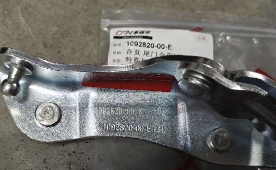 Tesla Model 3 2021 rechterhand kofferbak scharnier 1551481-00-E