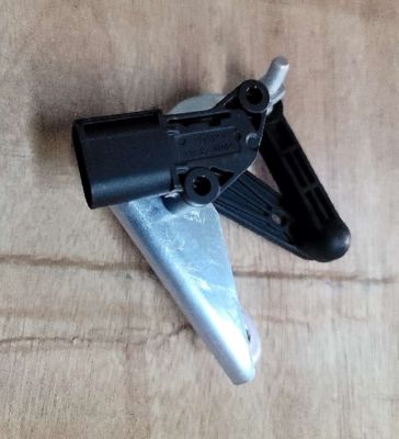 Tesla Model S/X 2012-2021 Voorste linker luchtophangingssensor 1027941-00-B