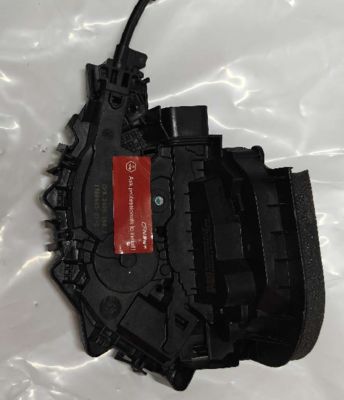 Tesla Model 3 2023+ rechterhand deur slot 1738946-01-D 33x28x12mm